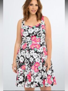 TORRID Sz 22 Sweetheart Neckline Sleeveless Black & White Floral Dress